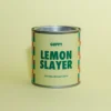 Recto de la bougie parfumée Lemon Slayer sur fond jaune